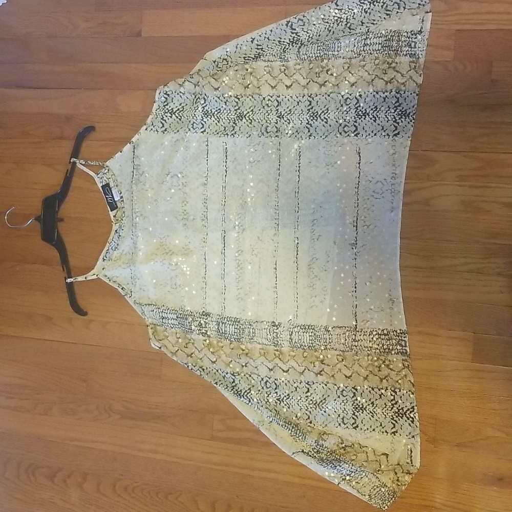 Beautiful flowy blouse